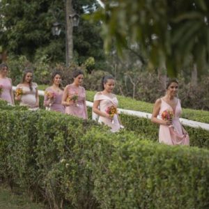 madrinhas-noiva-vestidos-rosa-cerimonia-casamento-campo-dia-interior-sp-indaiatuba-600x401