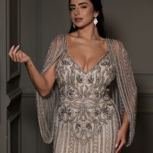 Vestido todo bordado com pedraria, com capa, Thays Temponi
