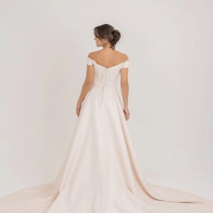 b0110-flavia-1706x2560